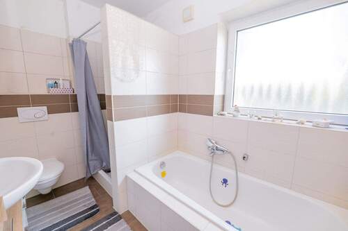 Reihenhaus Links - Badezimmer - 