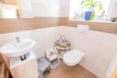 Reihenhaus Links - Gäste-WC - 