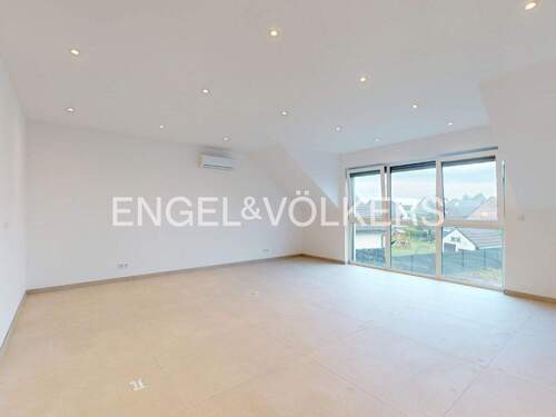 großzügiges Schlafzimmer im OG - 