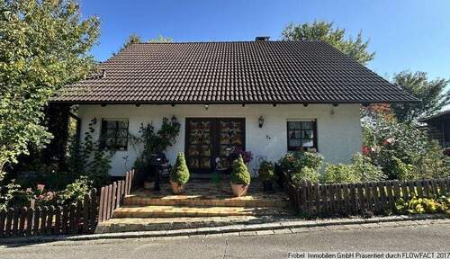 Hausansicht - Freistehendes EFH mit 3 PKW-STP i.Fr. 2-Zimmer-Einliegerwohnung in 79739 Schwörstadt-Dossenbach