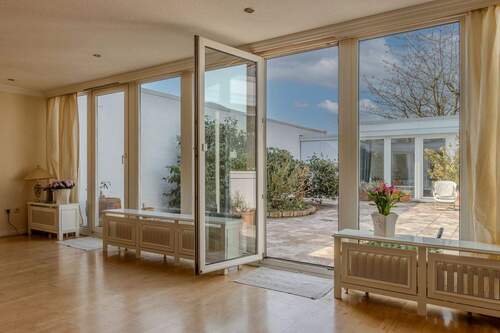 Blick Innenhof - 4 Zimmer Bungalow zum Kaufen in Hamburg