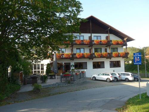 Gebäudefront - Top Standort im Bayerischen Wald - Hotelverkauf