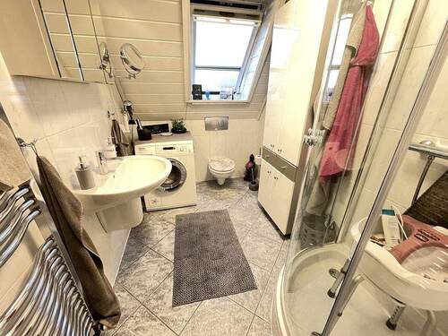 Neuwertiges Badezimmer OG - 