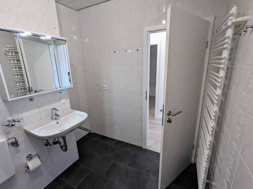 Badezimmer - 2 Zimmer Etagenwohnung in Neuhofen