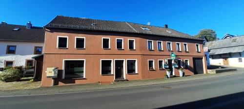 Vorderansicht Straßenseite - renommierter, überregional bekannter und beliebter historischer Landgasthof als Vollexistenz zu verkaufen
