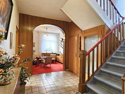 Foyer im Erdgeschoss - Mehrfamilienhaus, Wohnhaus mit 257,00 m² in Heldburg zum Kaufen