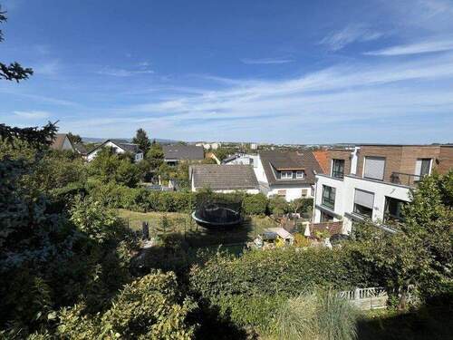 Ausblick - Viel Licht und Raum auf 3 Zimmern in ruhiger Lage!