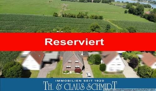 Das gepflegte Wohnhaus aus der Luft - Reserviert: Wohnhaus mit Vollkeller & Garage nur rd. 400 m vom Weserstrand