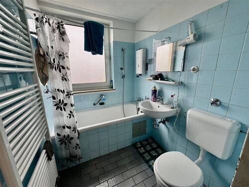 Tageslichtbad mit Wanne F43 - 