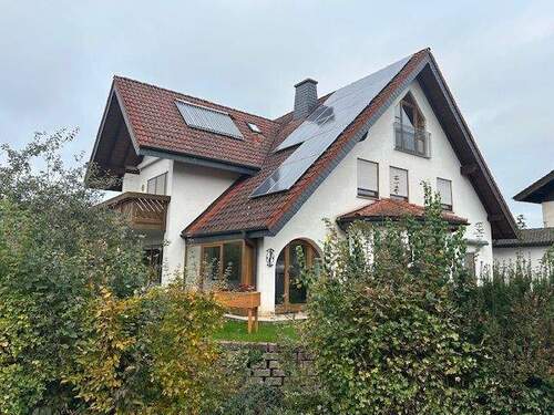 Außenansicht Südwest - Gepflegtes Zweifamilienhaus zuzüglich Einliegerwohnung in idyllischer Lage