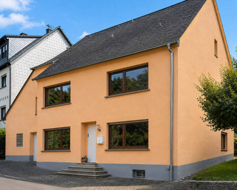 Vorder- und Seitenansicht - Einfamilienhaus 