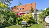 Außenansicht 3 - Attraktive DHH mit Pool, Terrasse, Garage & Gartenidyll in Babelsberg Nord - Verkauf mit Rückmiete