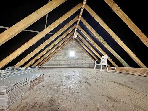 Spitzboden über der Garage - 