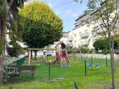 Familienfreundliche Umgebung mit Spielplatz - 