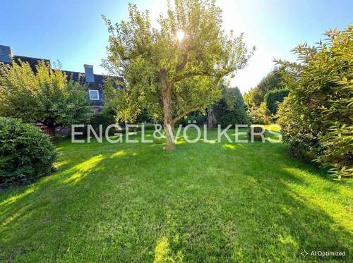 [KI-optimiertes Foto] Sehr gut geschnittenes Grundstück - Viel Frühjahrssonne auf gut geschnittenem Grundstück mit Altbestand