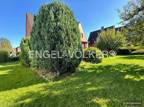 [KI-optimiertes Foto] Garten rund um das Haus - Grundstück in Hamburg zum Kaufen