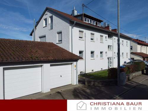 Straßenansicht - 4-ZI-WHG. MIT BALKON U. GARAGE: Direkt in Balingen