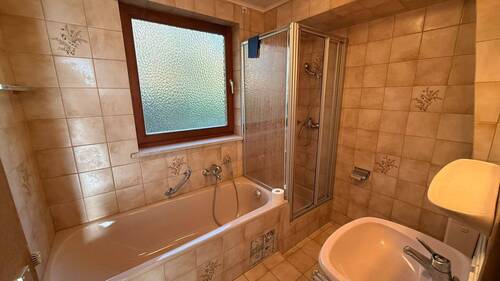 01_Bad - Etagenwohnung mit 76,20 m&sup2; in Dorfen zur Miete