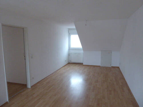 Wohnzimmer, Bild 2 - 2 Zimmer Etagenwohnung in Pforzheim