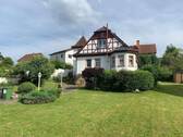 Ansicht mit Garten - Historischer 'Hingucker' der besonderen Art im beliebten Schney!