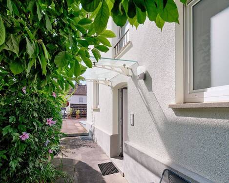 Eingang - Mehrfamilienhaus, Wohnhaus in Stuttgart
