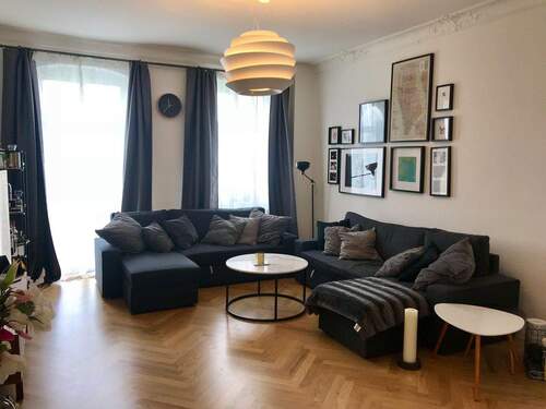 Möblierungsidee Wohnzimmer - Moderne 3-Zimmer Wohnung mit Balkon in Berlin-Friedrichshain
