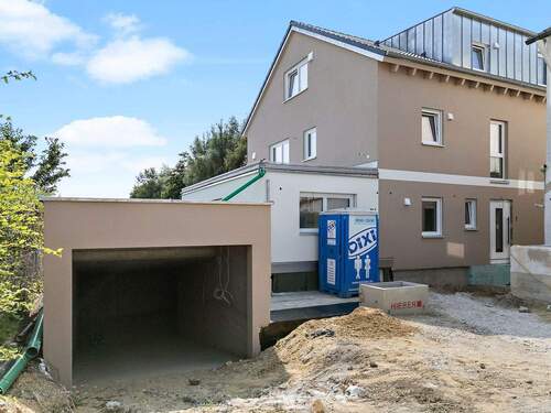 Tiefgaragenzufahrt - 