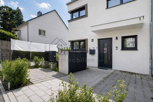 Außenansicht 2 - 6 Zimmer Doppelhaushälfte in Gauting