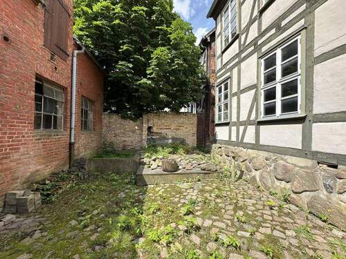 Innenhof - Mehrfamilienhaus, Wohnhaus mit 390,00 m² in Waren (Müritz) zum Kaufen