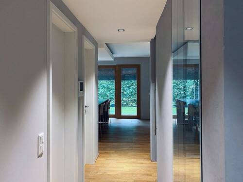 Flur mit Blick zum Garten - 