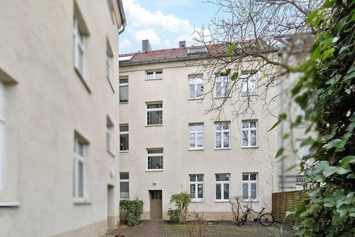 Hinterhof - 3 Zimmer Etagenwohnung zum Kaufen in Berlin