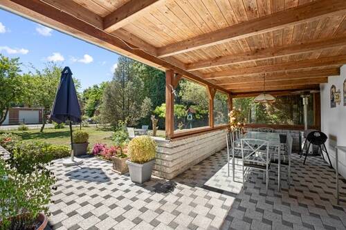 Patio für Grillabende - 6 Zimmer Einfamilienhaus zum Kaufen in Jesteburg