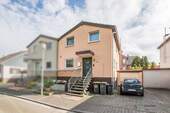 Hausansicht - Familienfreundliche Doppelhaushälfte mit Einliegerwohnung in Heidesheim