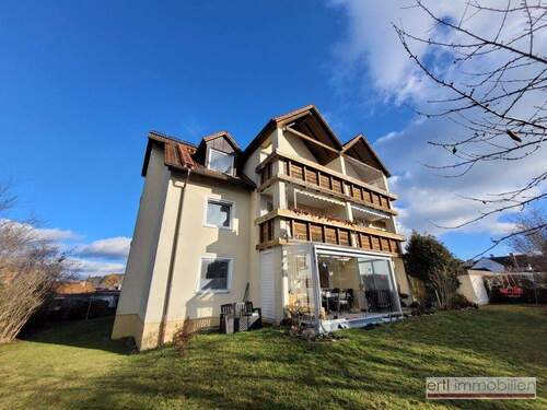 Bild 1 - * EINZIEHEN und WOHLFÜHLEN * Super schöne 4-Zi-Maisonette-Whg.m.BALKON+GARAGE in naturnaher Wohnlage