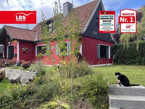 Blick vom Garten im Spätsommer - Das perfekte Kuschelnest: Freistehendes Häuschen mit idyllischem Garten