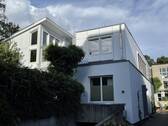 Ansicht Strasse (priv. Einf.) - Etagenwohnung mit 241,00 m&sup2; in Hamburg zur Miete