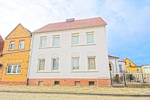 Hausansicht / Straßenseite - 7 Zimmer Mehrfamilienhaus, Wohnhaus zum Kaufen in Zahna-Elster