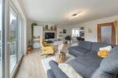helles Wohnzimmer - 5 Zimmer Doppelhaushälfte zum Kaufen in Schwelm