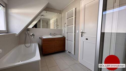 Badezimmer mit Fenster! - 