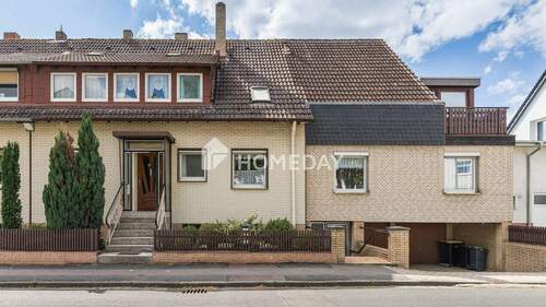 Außenansicht 2 - Großzügige Doppelhaushälfte mit zwei separaten Wohneinheiten, Garten und Doppelgarage