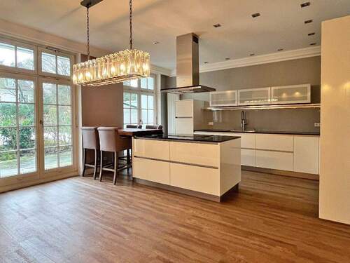 Bild 1 - Großzügiges Wohnen in Top-Lage - 2.600,00&nbsp;EUR Kaltmiete, ca.&nbsp; 160,00&nbsp;m&sup2;&nbsp;Wohnfl&auml;che