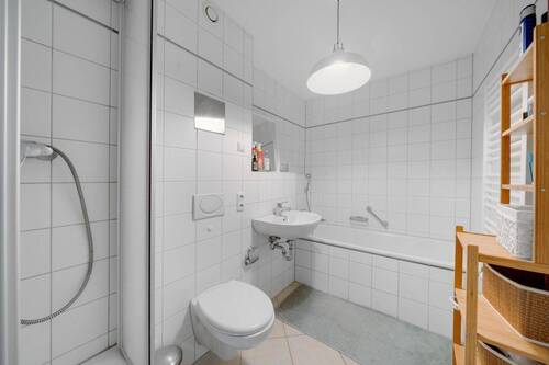 Bad/Dusche/WC - Etagenwohnung mit 86,00 m&sup2; in Unterschleissheim zur Miete