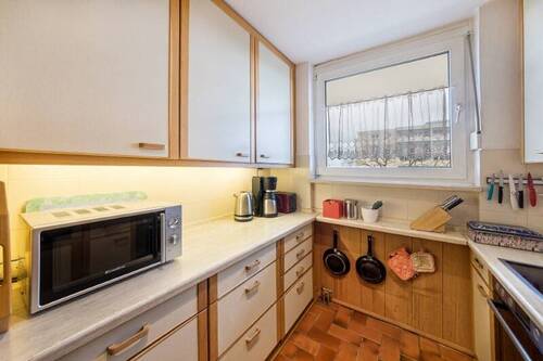 Küche mit Fenster - 4 Zimmer Etagenwohnung in Neuried