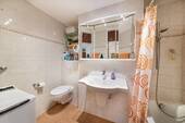 Bad mit WM-Anschluss und Wanne - Etagenwohnung mit 104,00 m&sup2; in Neuried zum Kaufen