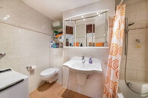 Bad mit WM-Anschluss und Wanne - Etagenwohnung mit 104,00 m&sup2; in Neuried zum Kaufen