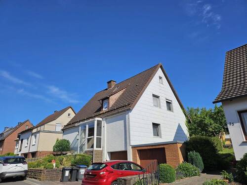 1.jpg - Schönes 280 qm-Zweifamilienhaus mit Garagen + Garten