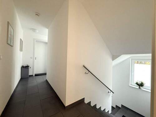 Treppenhaus/Aufzug - 