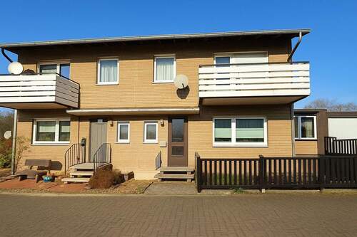 Ansicht Eingangsseite - 4 Zimmer Doppelhaushälfte zum Kaufen in Hüllhorst / Schnathorst