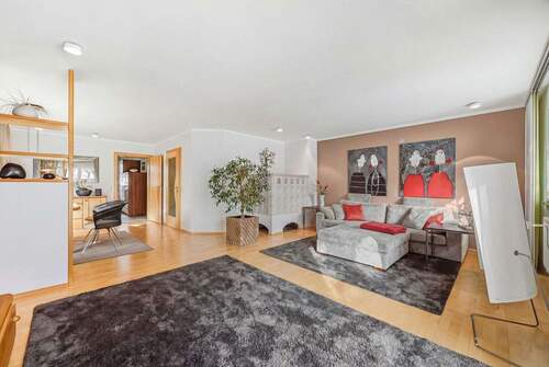 Wohn-/Esszimmer mit Kachelofen - 