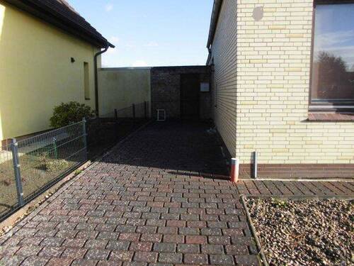 Zugang zur Haustür - 5 Zimmer Einfamilienhaus in Brunsbüttel